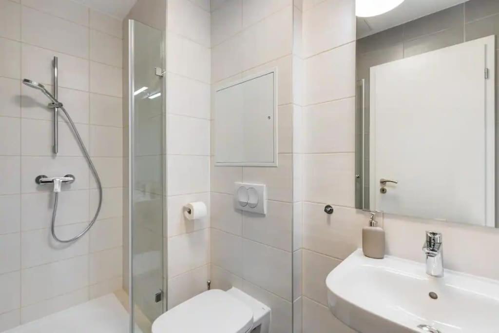Ferienwohnung Terrace Vista-Modern 2Br Retreat Budapest Exterior foto