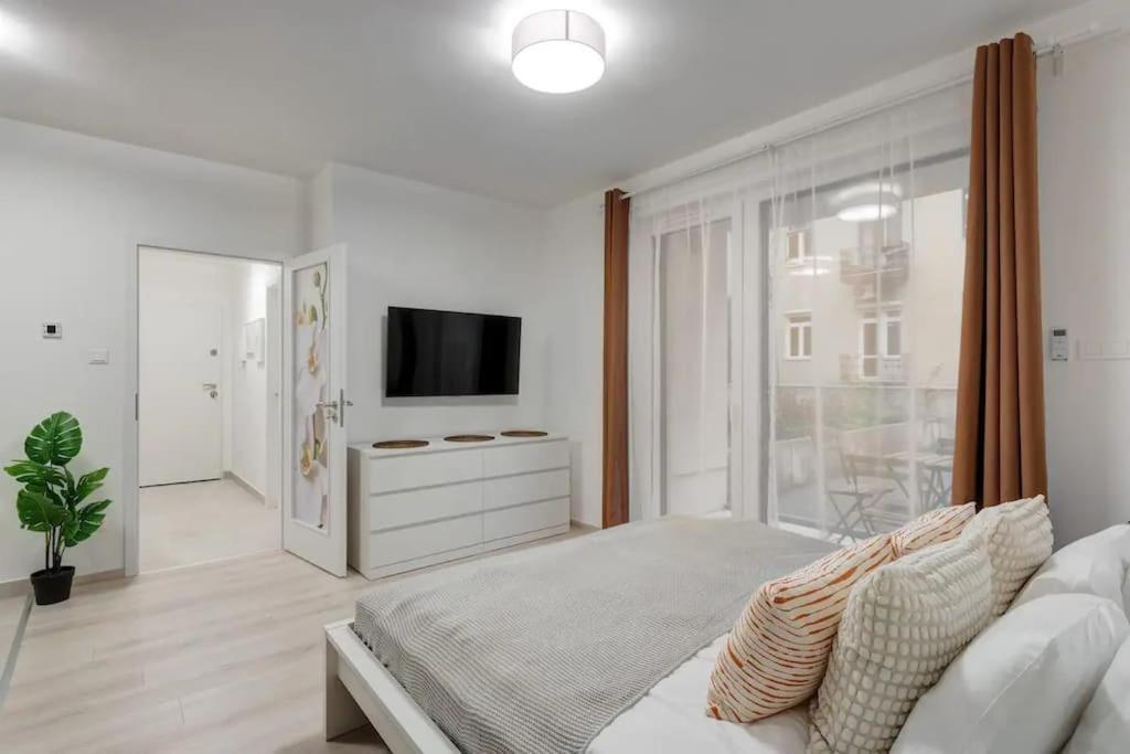 Ferienwohnung Terrace Vista-Modern 2Br Retreat Budapest Exterior foto